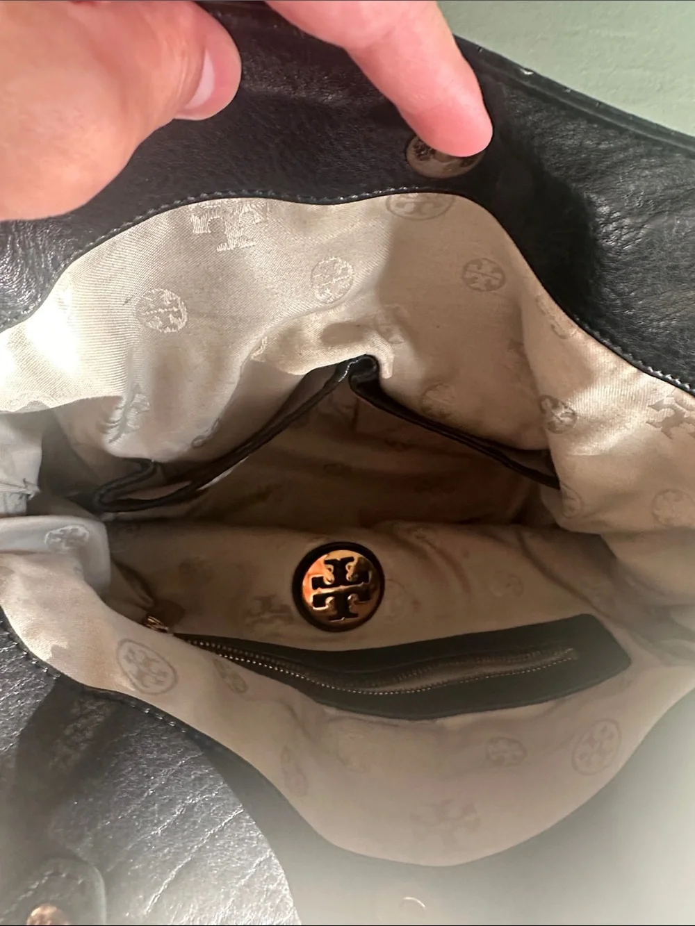 EUC Tory Burch Black Pebbled Leather Hobo with Gold Hardware